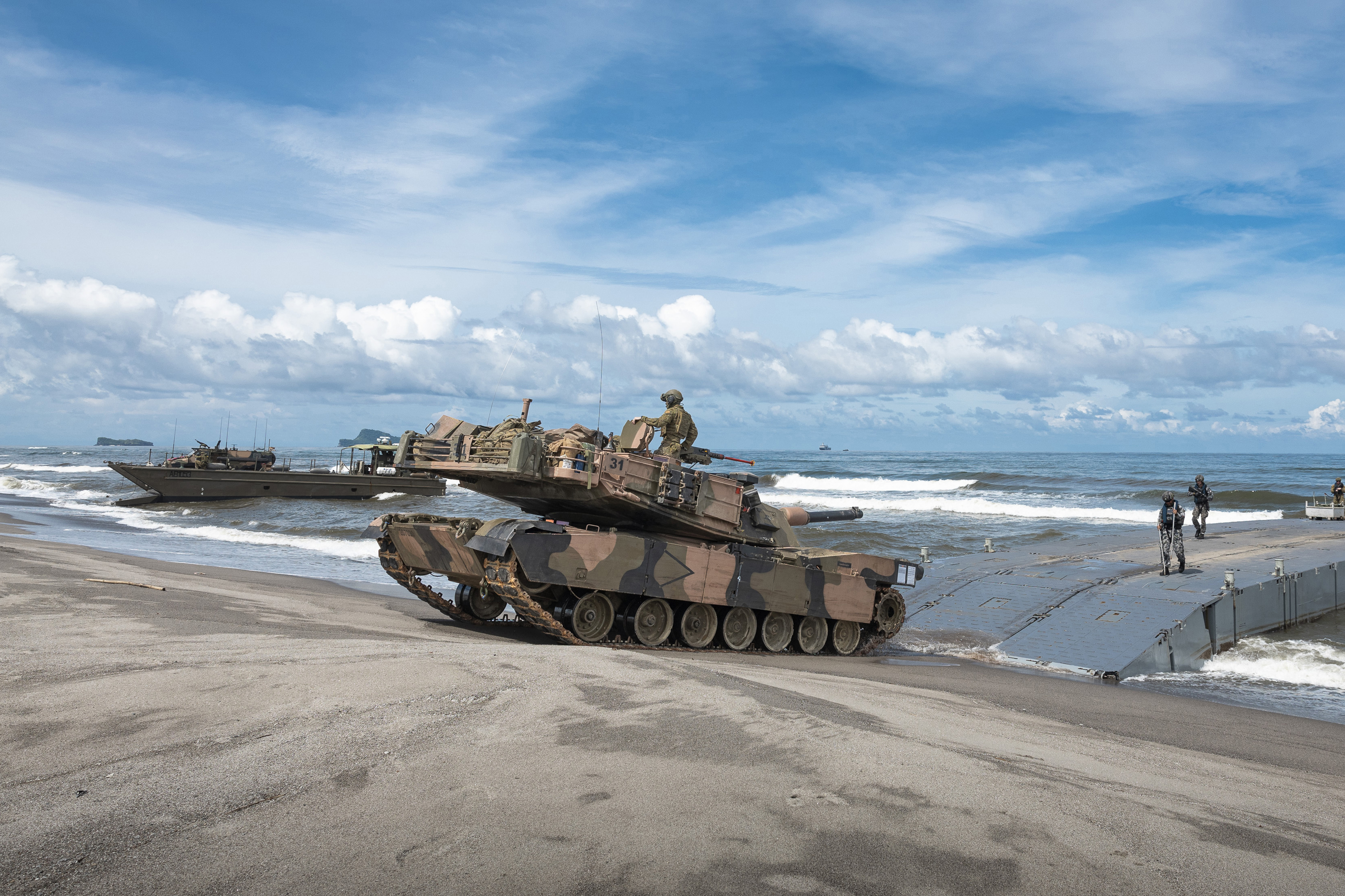 An Australian Army M1A1 Abrams Main Battle Tank from the 2nd Cavalry Regiment lands on the beach