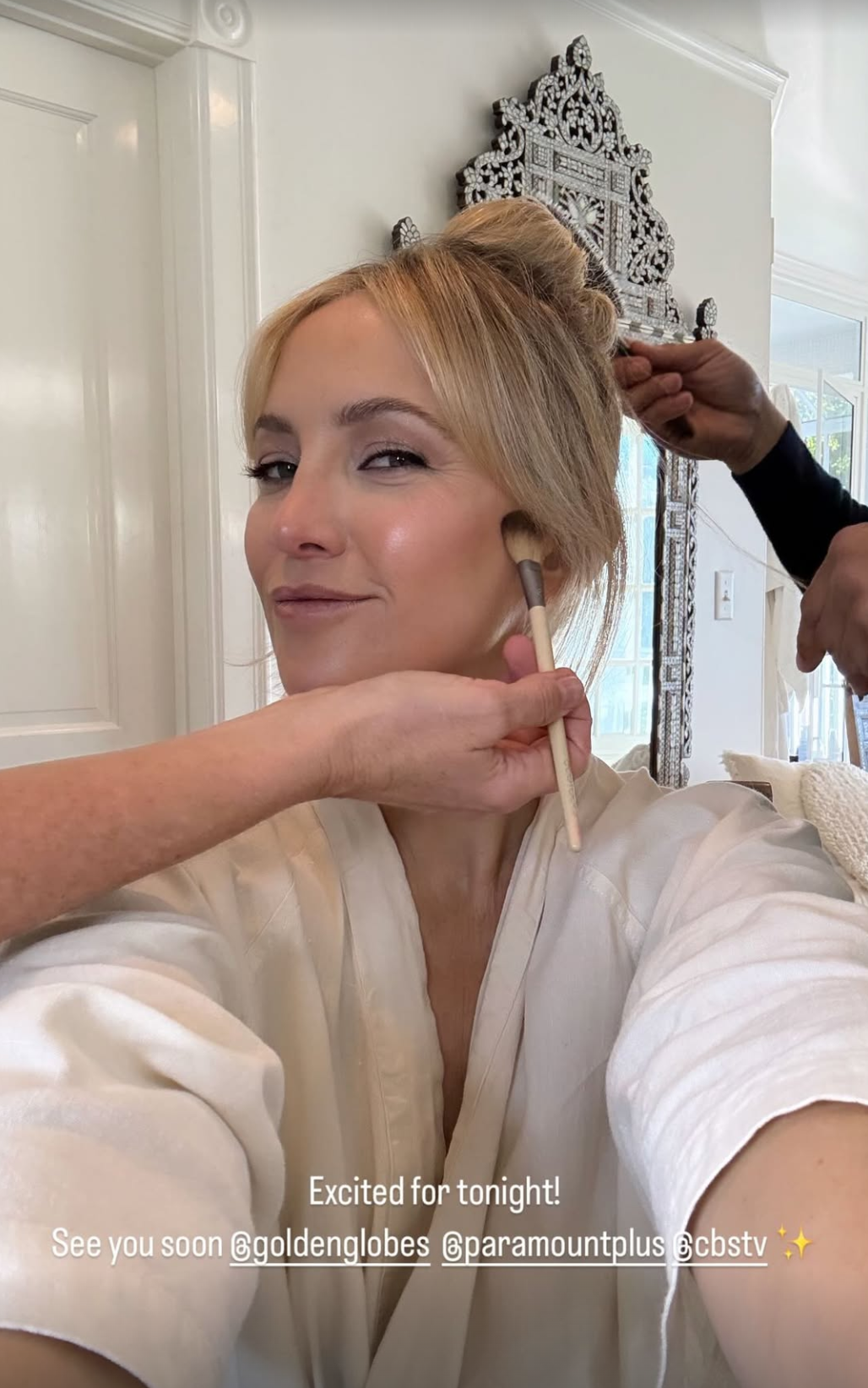 Kate Hudson prepares for the 2025 Golden Globes.