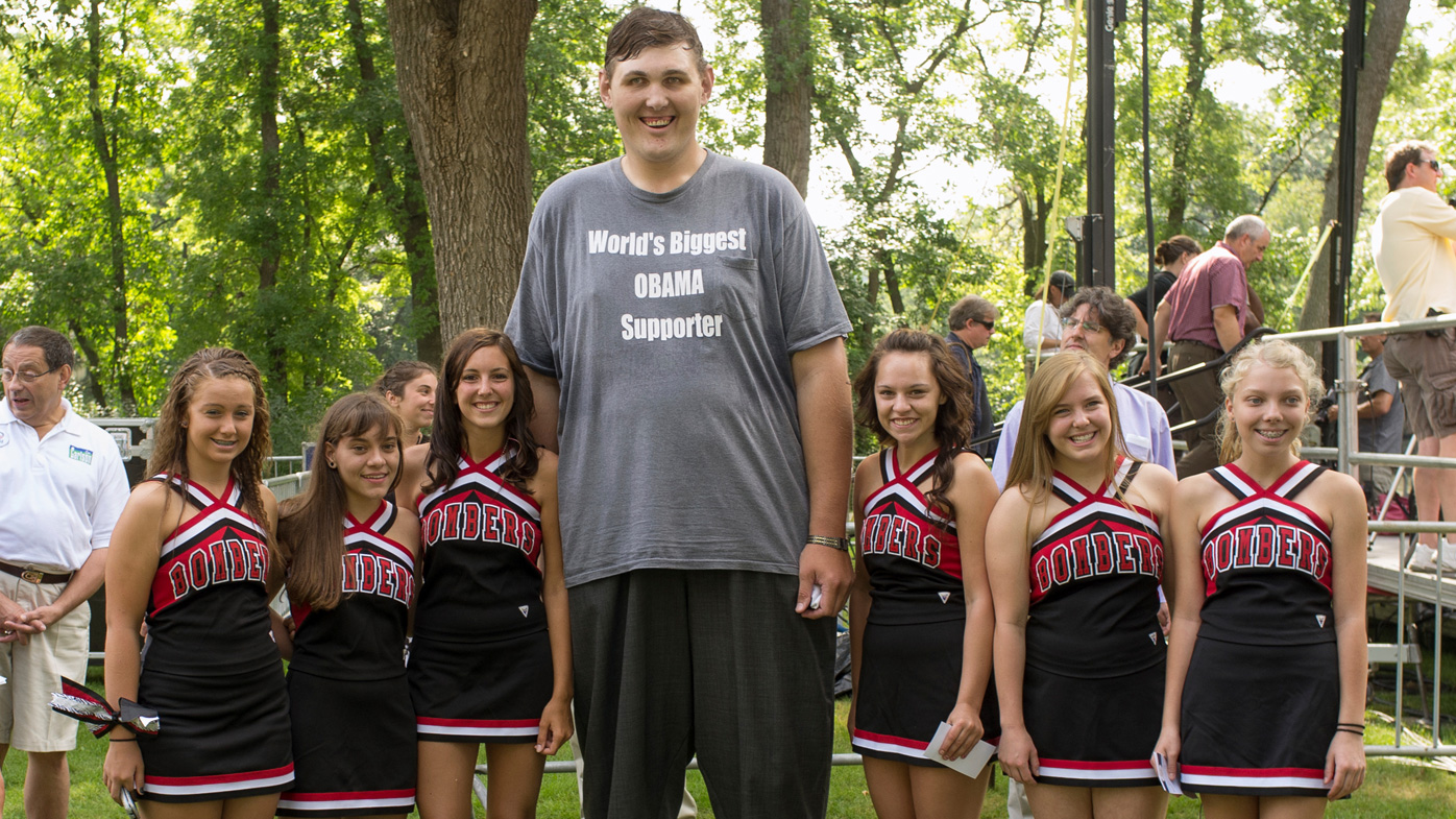 Tallest US man is 7-foot-8 Va. deputy