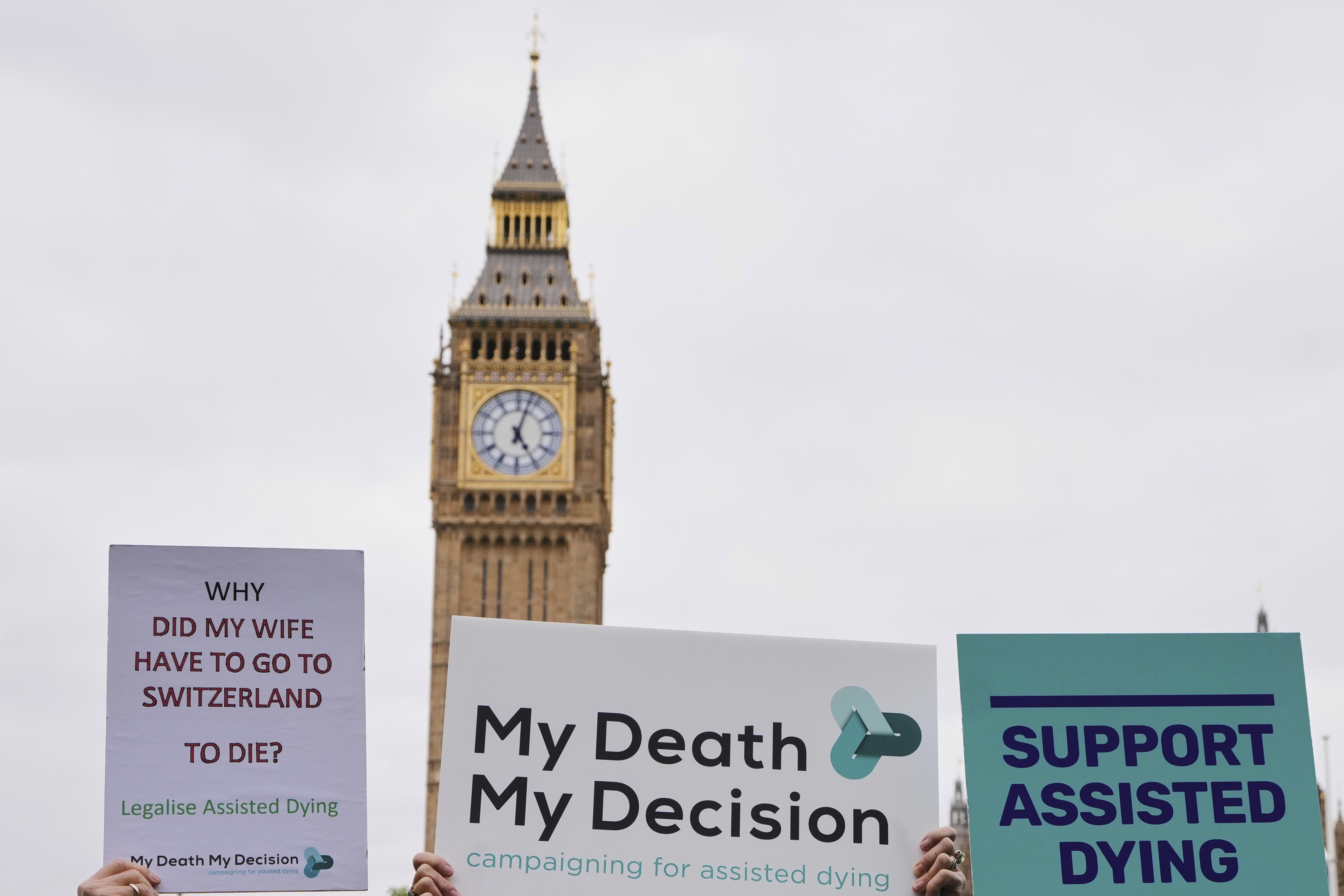 UK lawmakers back bill to allow terminally ill adults to end their lives 