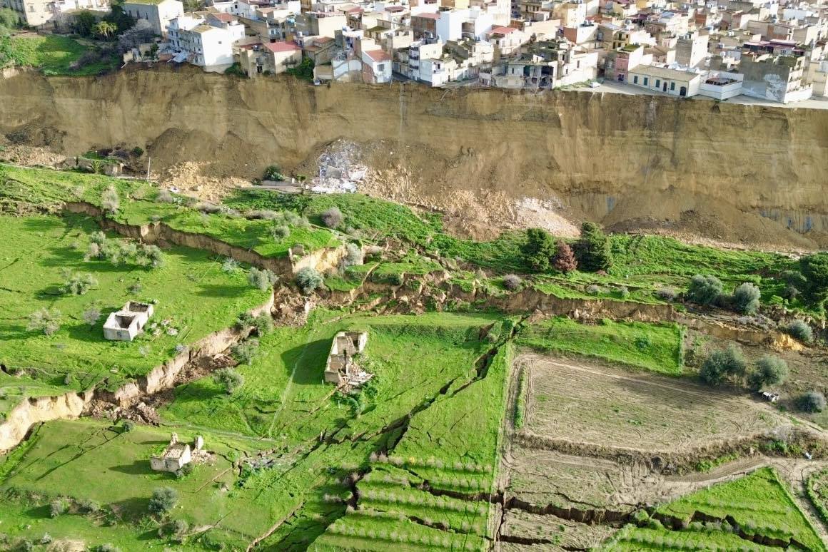 More than 1500 people have been forced to evacuate after a 4km-long landside in an idyllic Italian town left homes teetering on the edge of a cliffside.