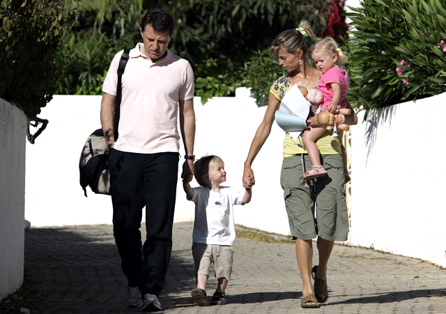 Gerry and Kate McCann, the parents of missing girl Madeleine McCann, walk with their twins Sean and Amelie on May 15, 2007, in Praia da Luz, Portugal.