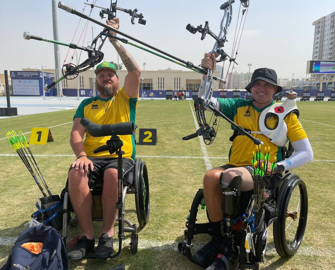 Jono Milne (left) and Garry Robinson.