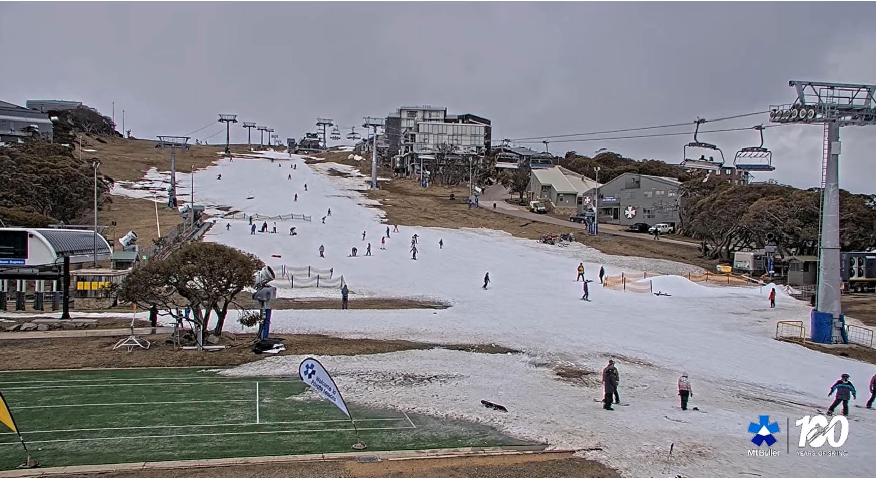 A Victorian ski ﻿resort is calling time on ski season a month earlier than expected due to prolonged wild weather.