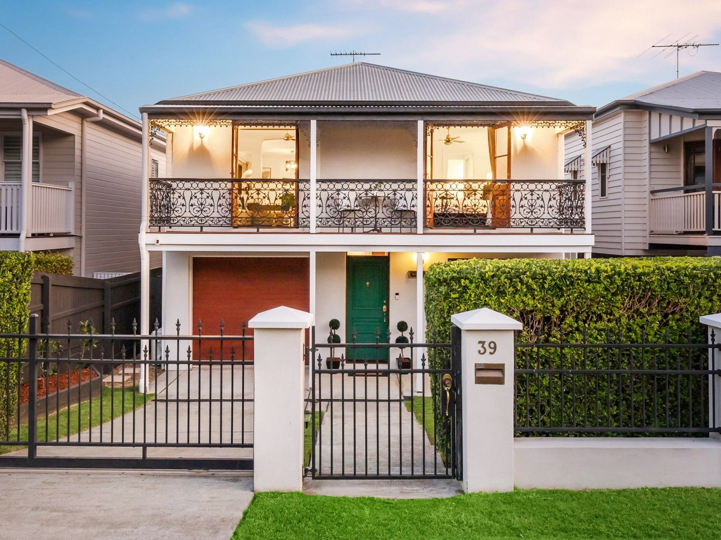 A dual-level Brisbane home sold at its on-market value as sellers appear to be adjusting their expectations to meet buyers, amid an uncertain market.