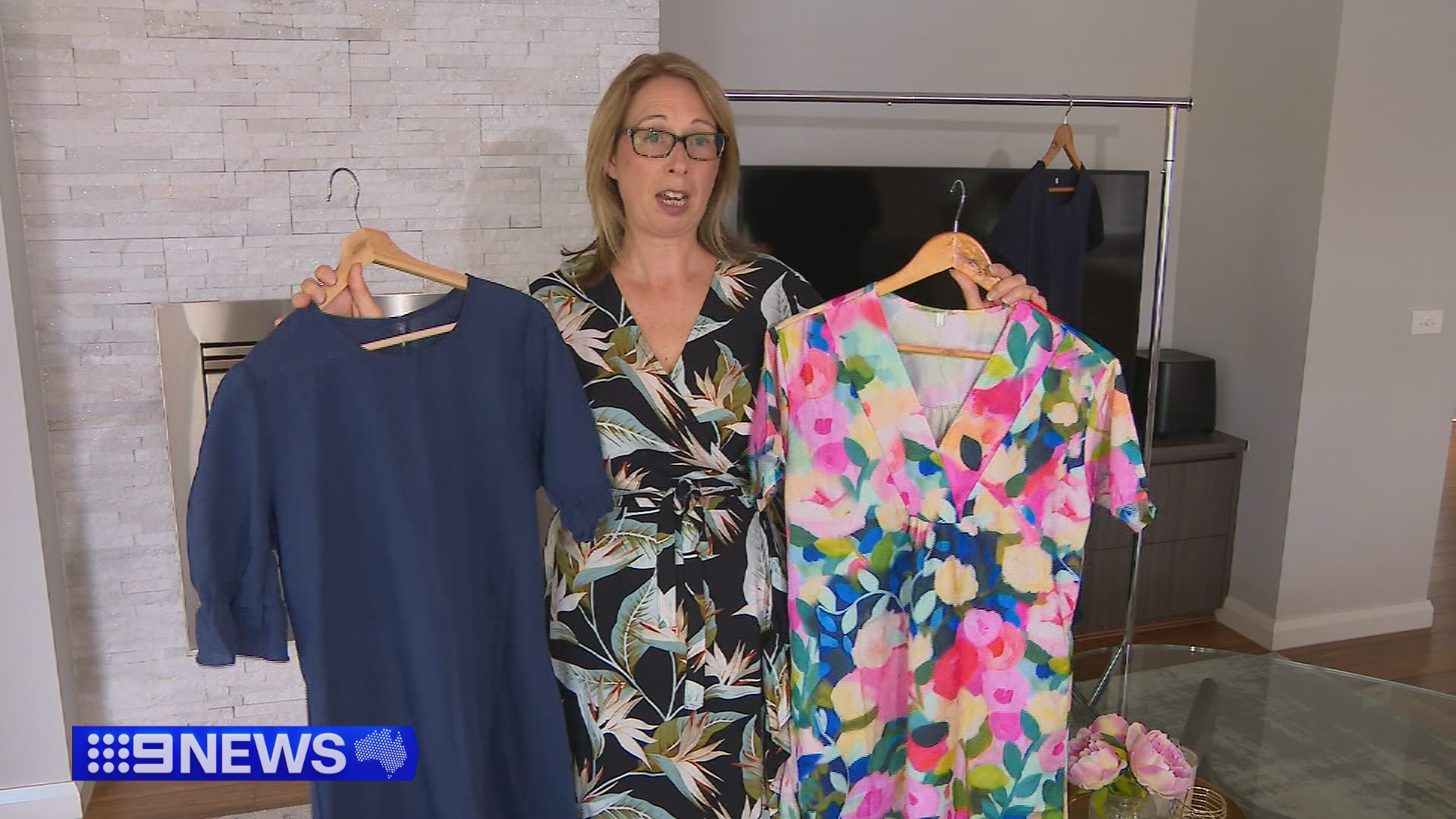 Shoppers outraged after 'drop shipping' dress scam exposed