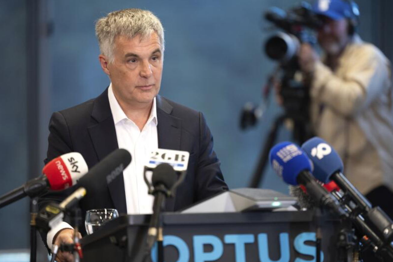 Optus CEO Stephen Rue updates media on the company's response to its emergency communications failures.