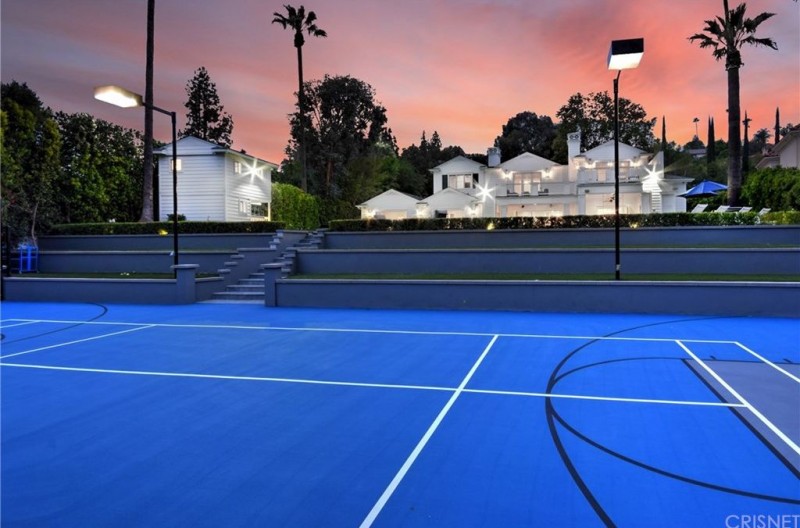 Former World No. 1 tennis player, Naomi Osaka, has bought former boy-band star Nick Lachey's LA mansion.