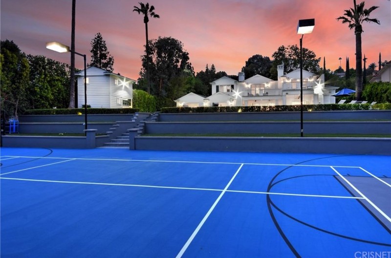 Former World No. 1 tennis player, Naomi Osaka, has bought former boy-band star Nick Lachey's LA mansion.