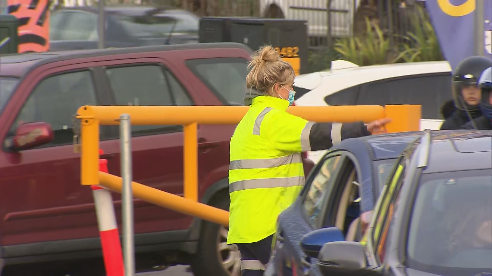 Lines are growing at a Bondi testing clinic, as authorities work to identify the source of a mystery COVID-19 case.