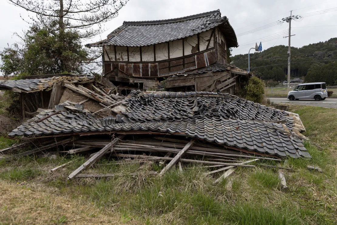 A partly collapsed abandoned wooden house in Tambasasayama, Japan 