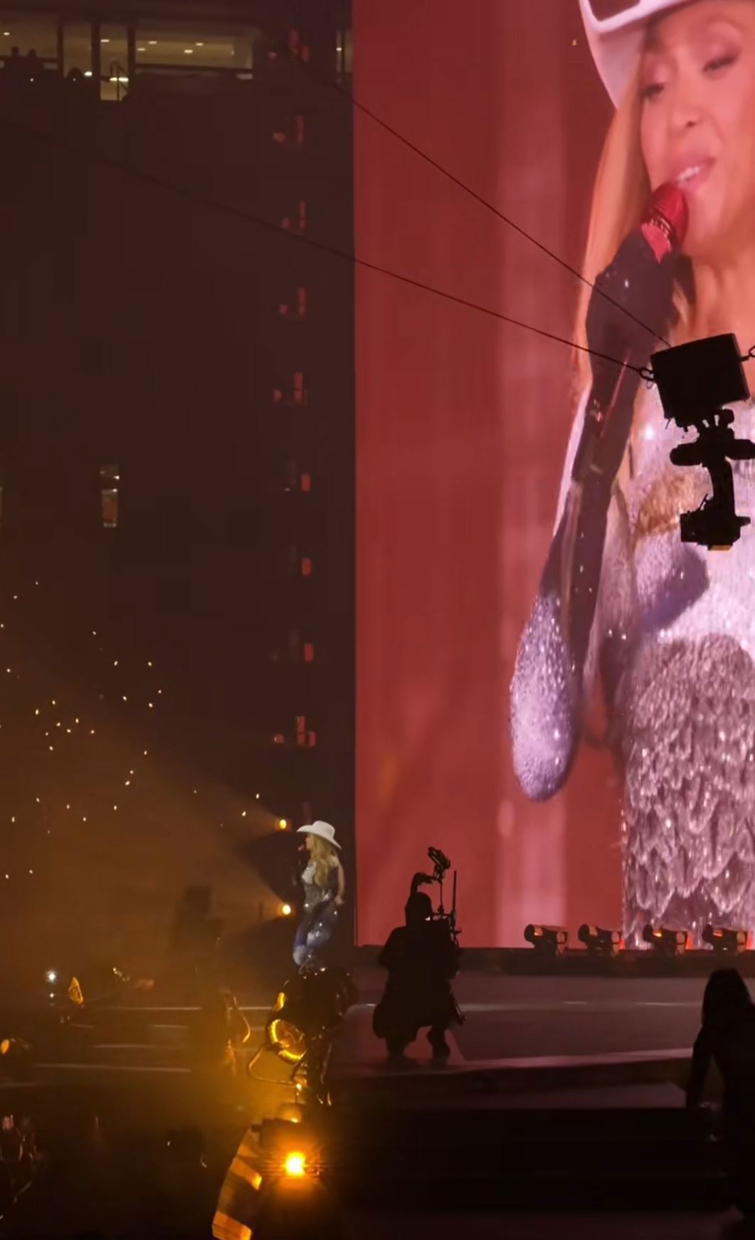 Beyonce performs 16 Carriages in Houston
