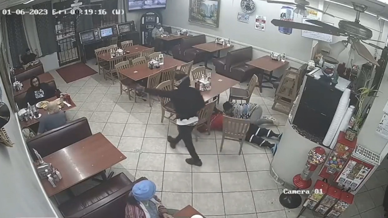 A customer shot and killed a robbery suspect at a Mexican restaurant in Houston, Texas on Thursday night.Houston Police say there were about 10 customers inside the restaurant when the masked man walked in, aimed a gun at them, and took their wallets and phones.