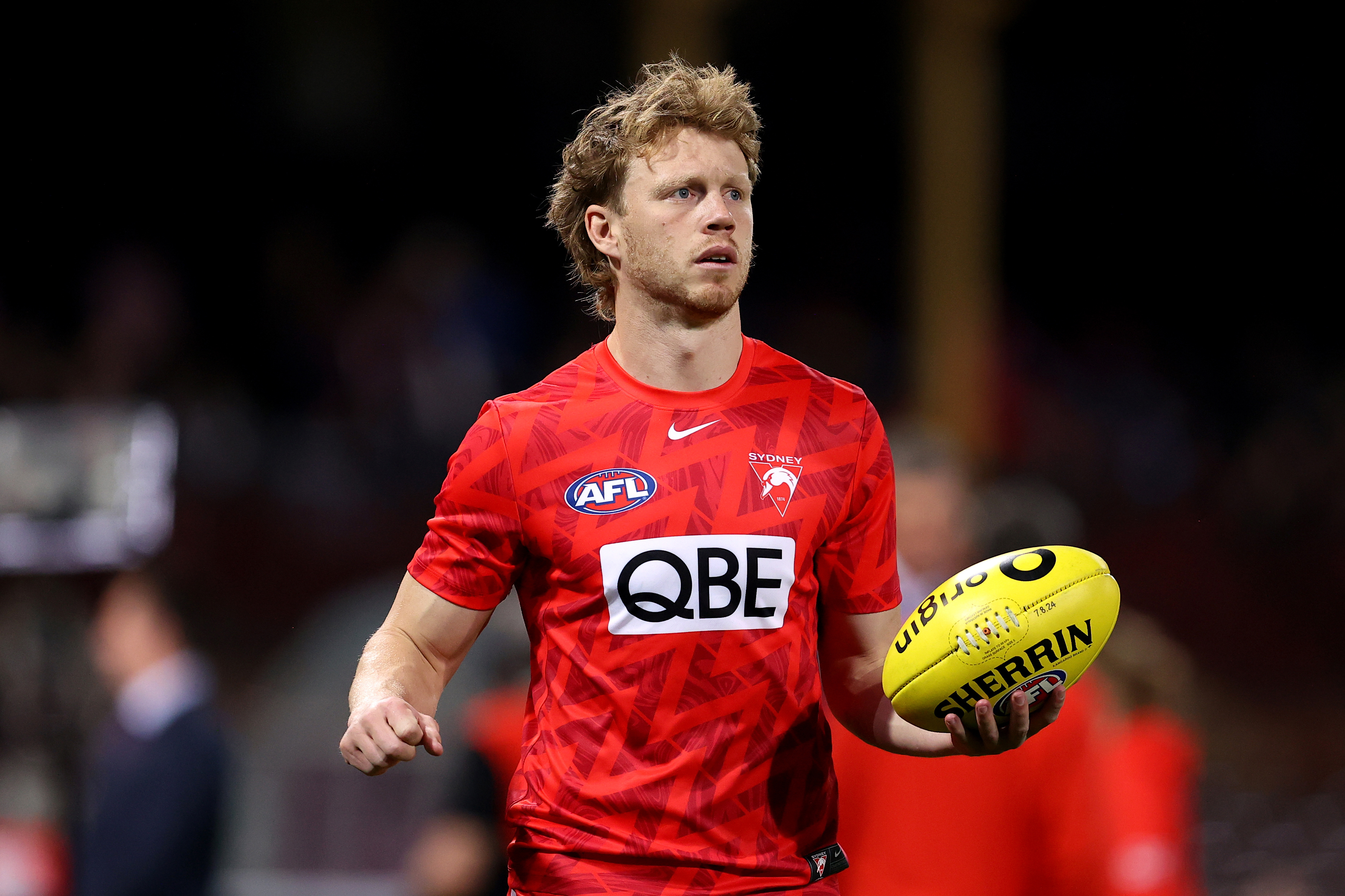 Callum Mills warms up in round 22 for Sydney.