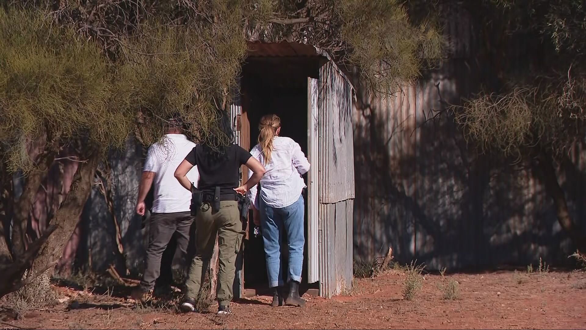 Police inspect outhouse in South Australia search for Gus Lamont