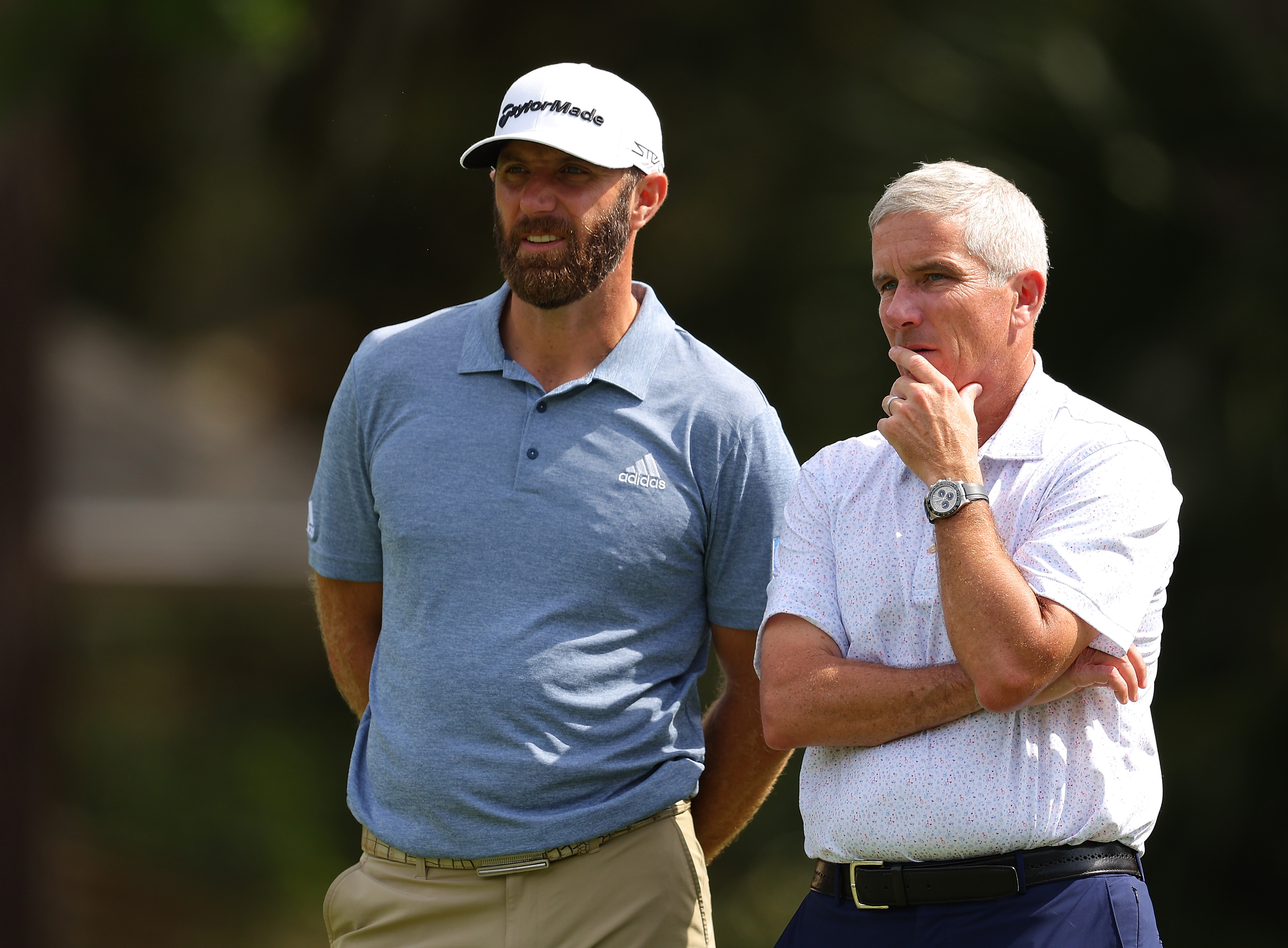 Jay Monahan converses with Dustin Johnson.
