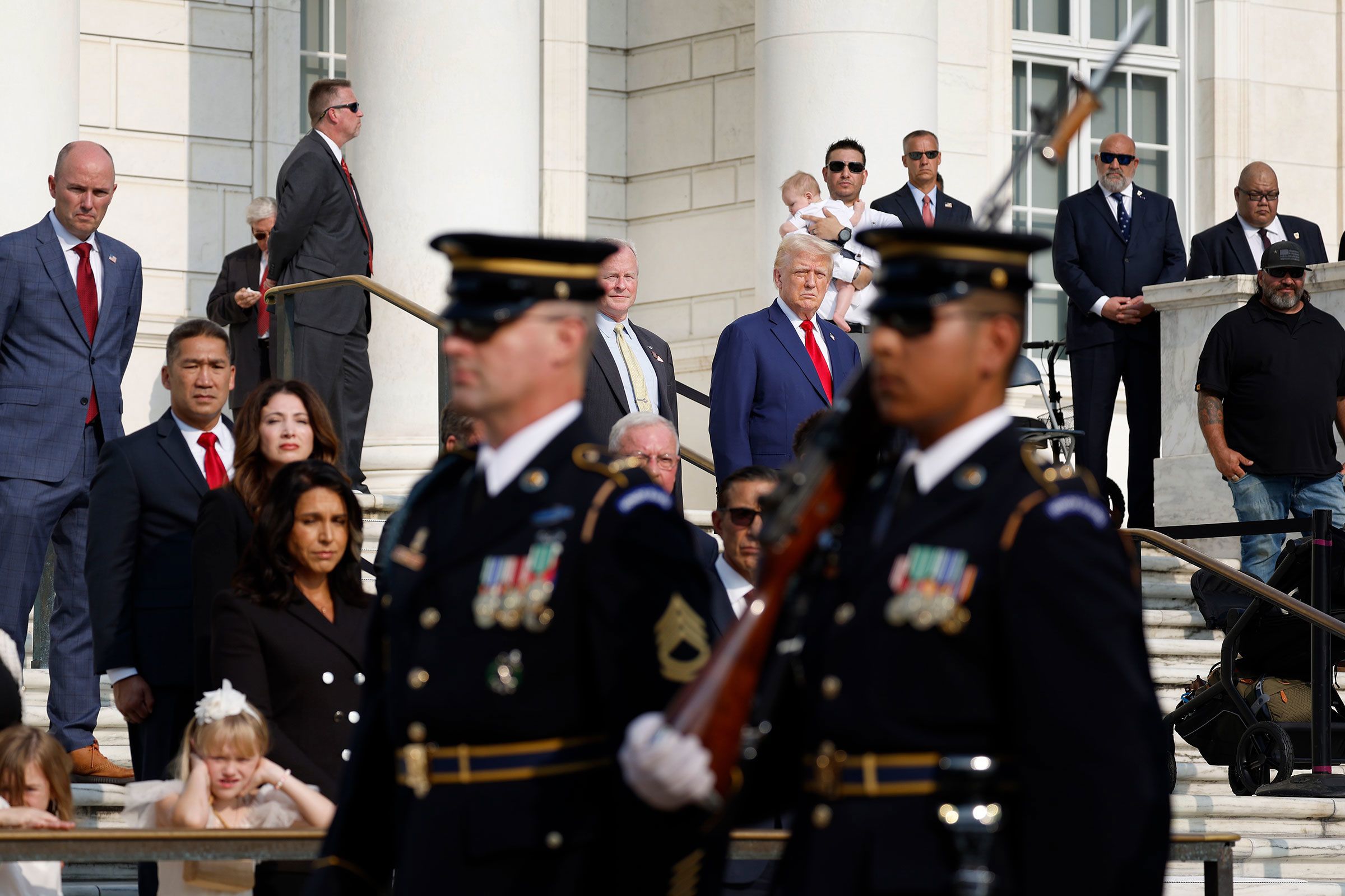 'Dejados de lado': el ejército de EE. UU. emite una rara reprimenda a la campaña de Trump después del incidente del cementerio