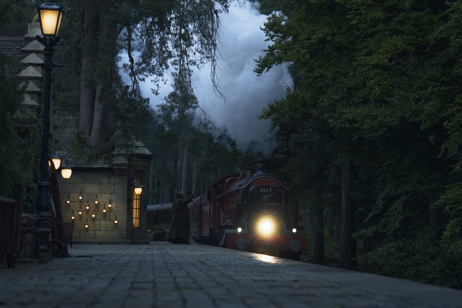 HBO Original series Harry Potter and the Philosopher's Stone first look Hogwarts Express