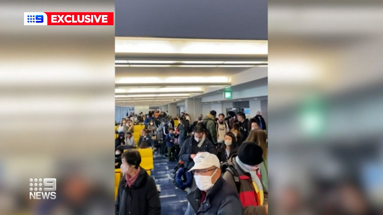 Aussies standard in Osaka airport for 18 hours without food or blankets 