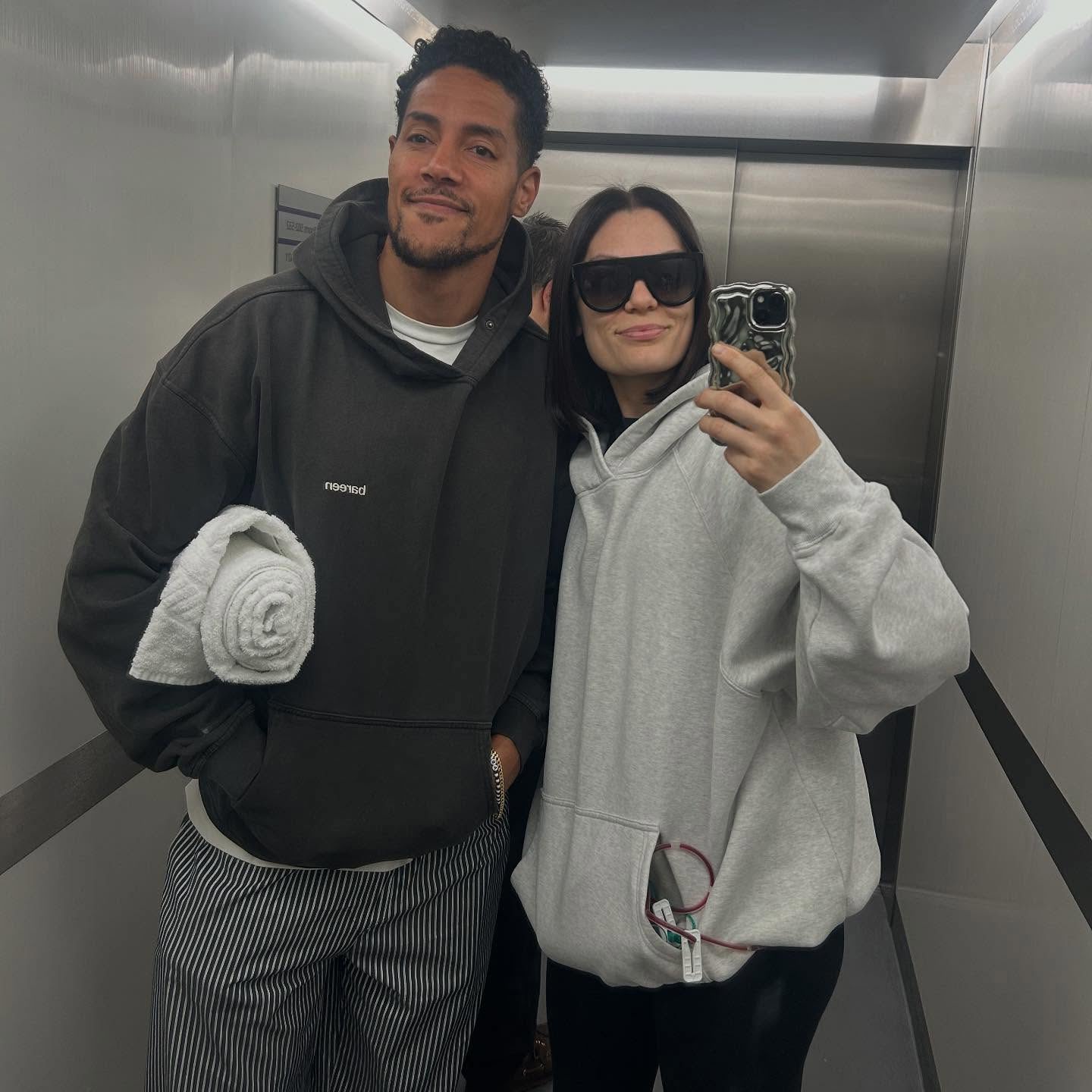 Jessie J and her partner Chanan Colman at the hospital whilst undergoing breast cancer treatment