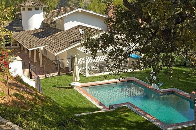 A look at Miley Cyrus' impressive property portfolio.