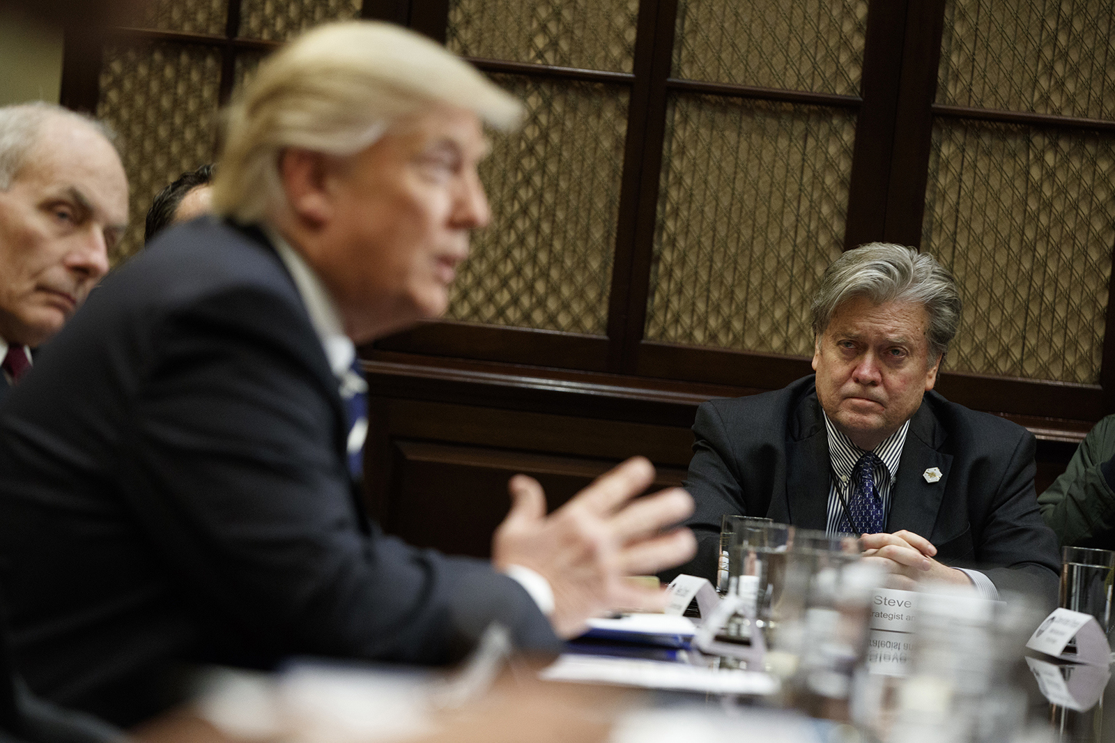 El exasesor de Trump, Steve Bannon, debe presentarse en prisión