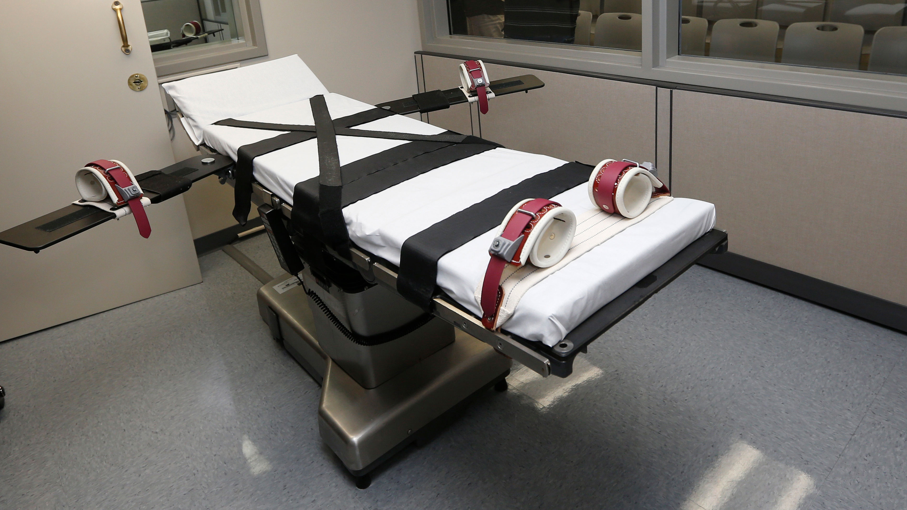 Esta foto muestra la camilla en la cámara de ejecución de la Penitenciaría Estatal de Oklahoma en McAlester, Oklahoma.