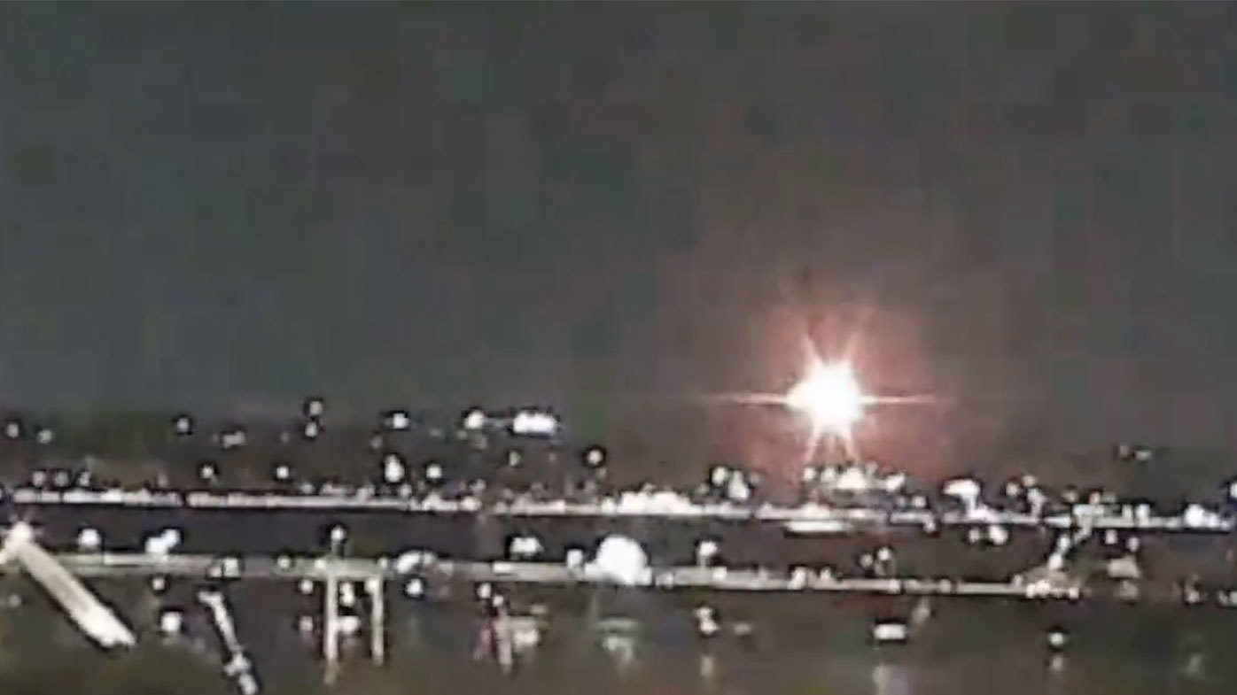 Un destello de luz capturado en una cámara web parece ser una colisión de avión en Washington DC.