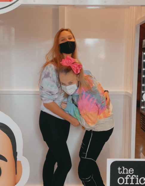 Jojo Siwa debuted her new relationship with girlfriend Kylie.