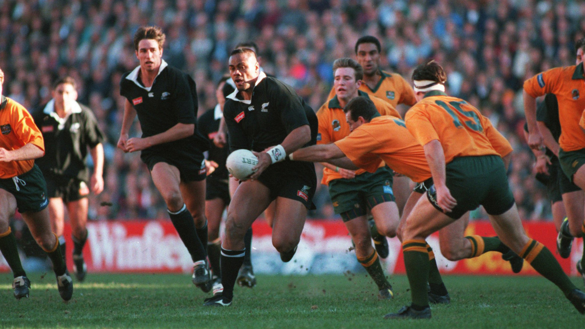 Jonah Lomu in 1995 at the Sydney Football Stadium, the last time a daytime Bledisloe Cup was held in Sydney.