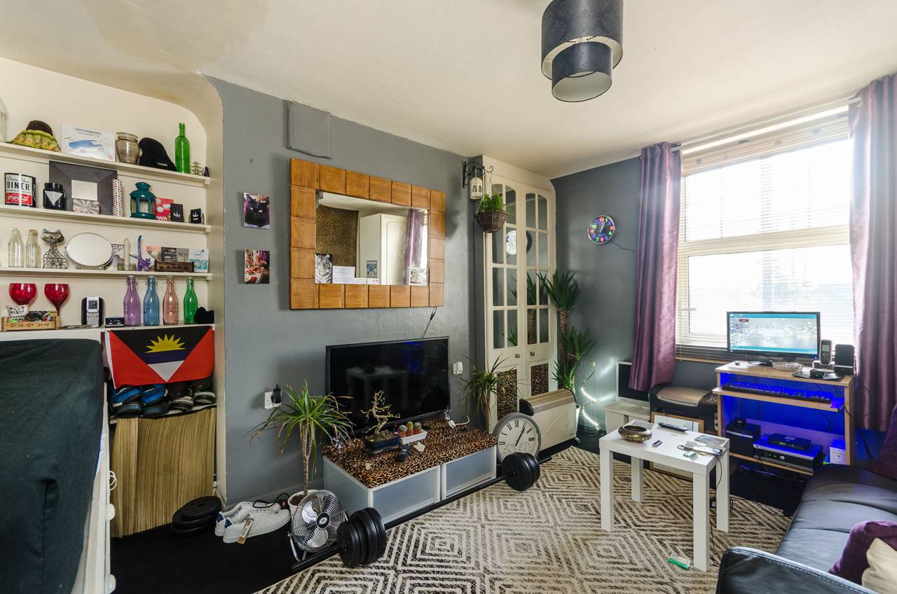 Studio flat in the upmarket London suburb of Belgravia comes with a glaring error.