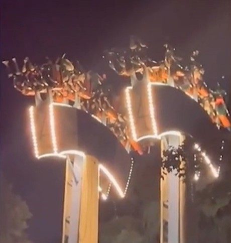 Canada ride gets stuck upside down for 30 mins 