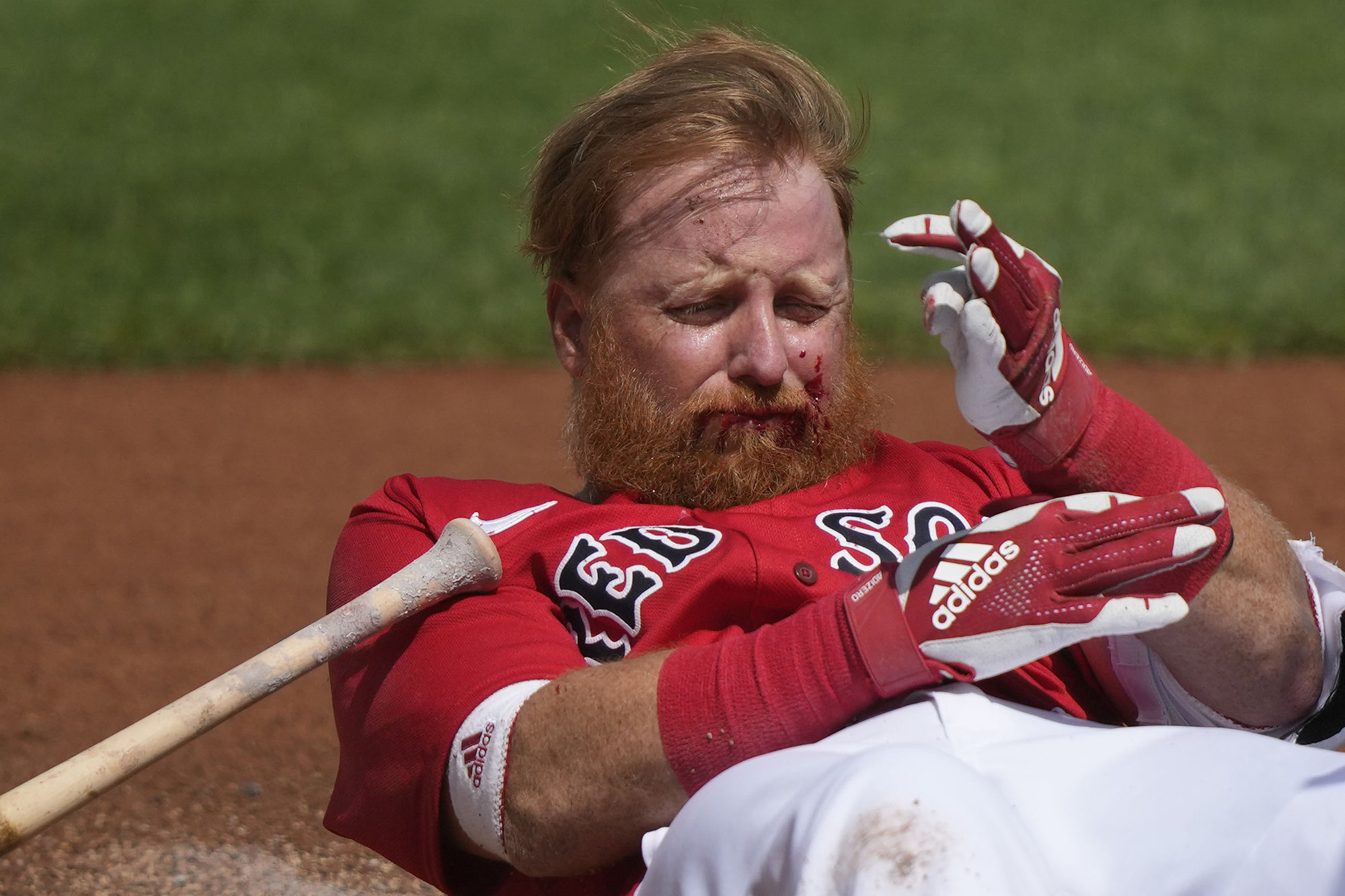 MLB Notebook: Justin Turner quick to assume big role in Red Sox clubhouse