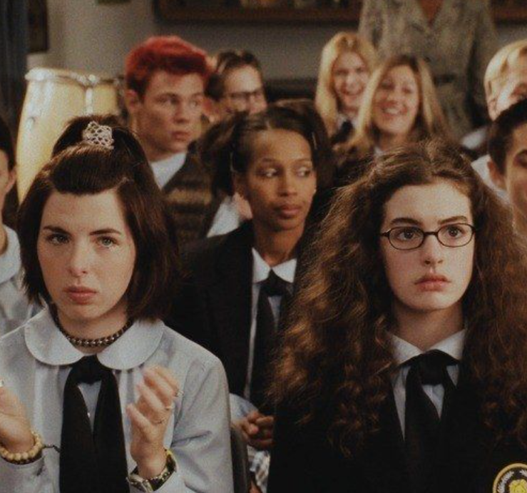 Heather Matarazzo and Anne Hathaway in The Princess Diaries (2001).