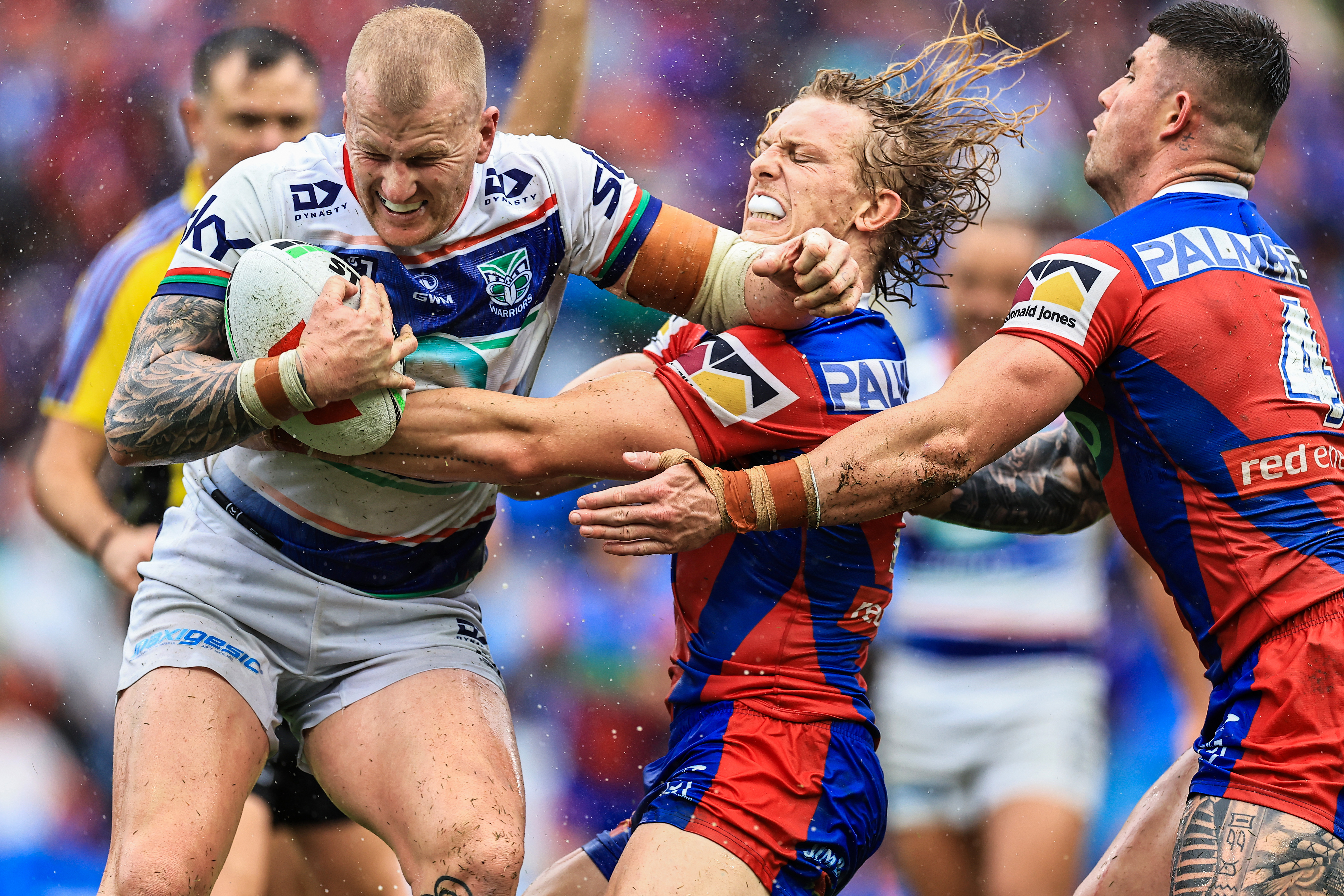 Mitchell Barnett of the Warriors and Phoenix Crossland of the Knights collide.