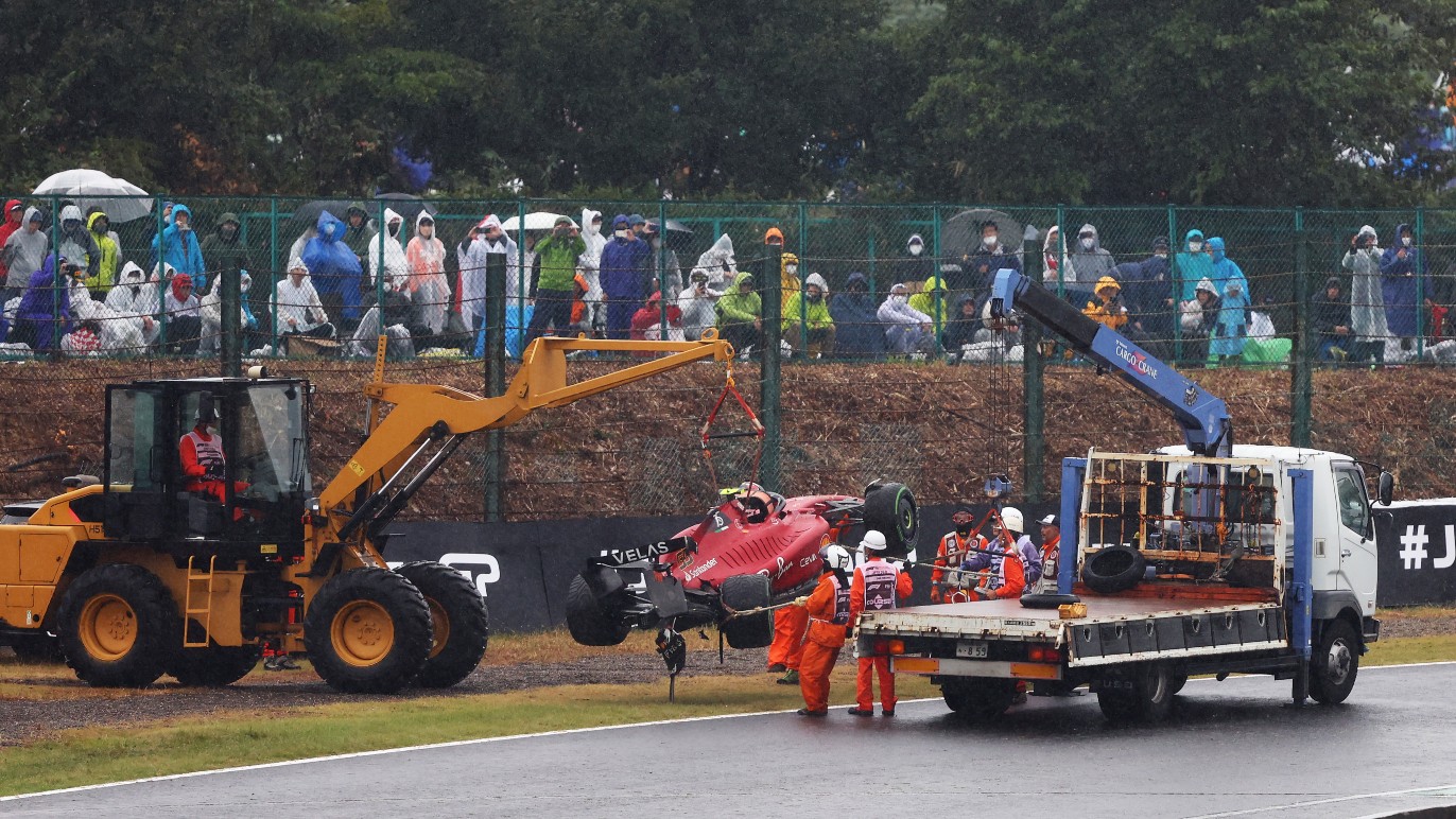 Formula 1 22 Pierre Gasly Fumes After Close Call With Recovery Vehicle At Tokyo Gp
