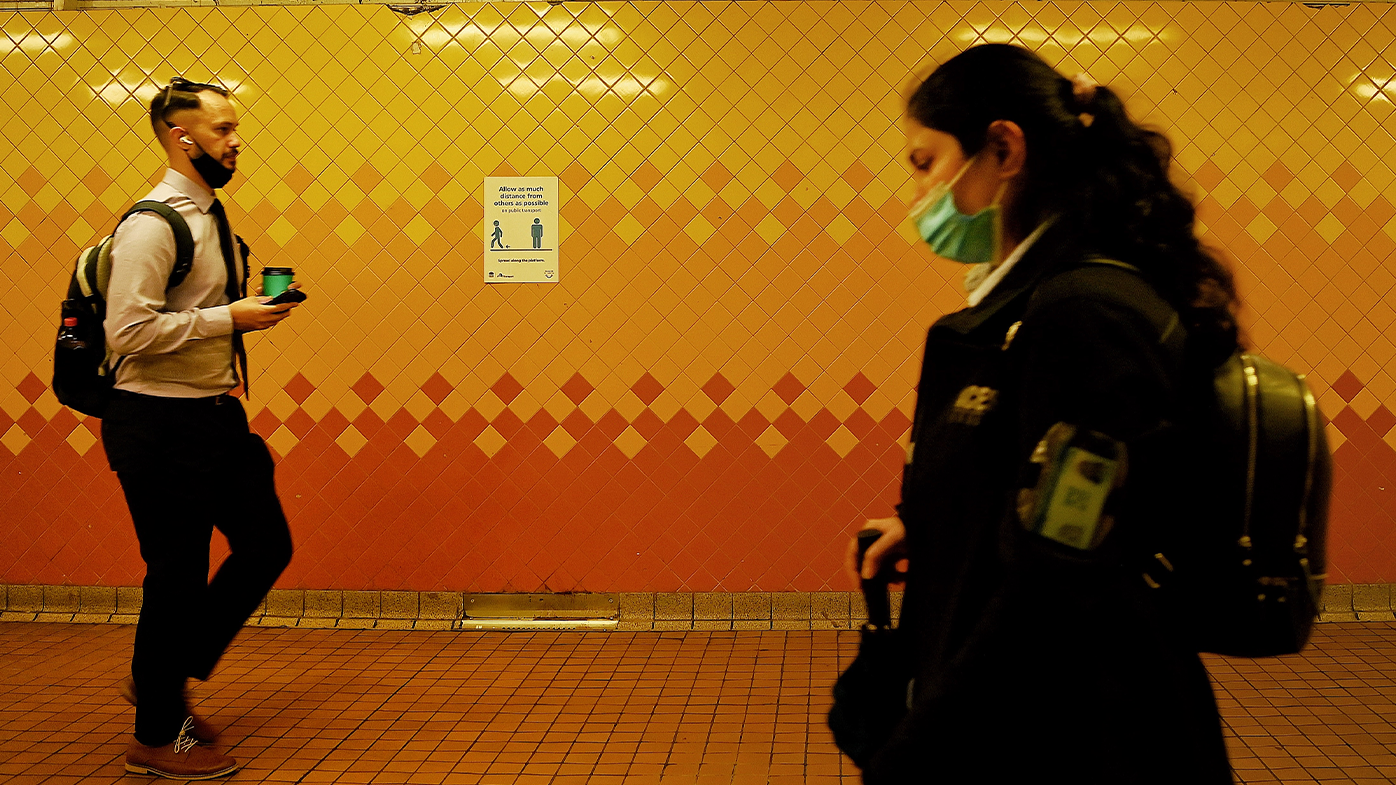 People in NSW can return to work in CBD offices without masks from the start of March amid a major easing of COVID-19 restrictions in NSW. Sydney CBD, NSW. 21st February, 2022. Photo: Kate Geraghty