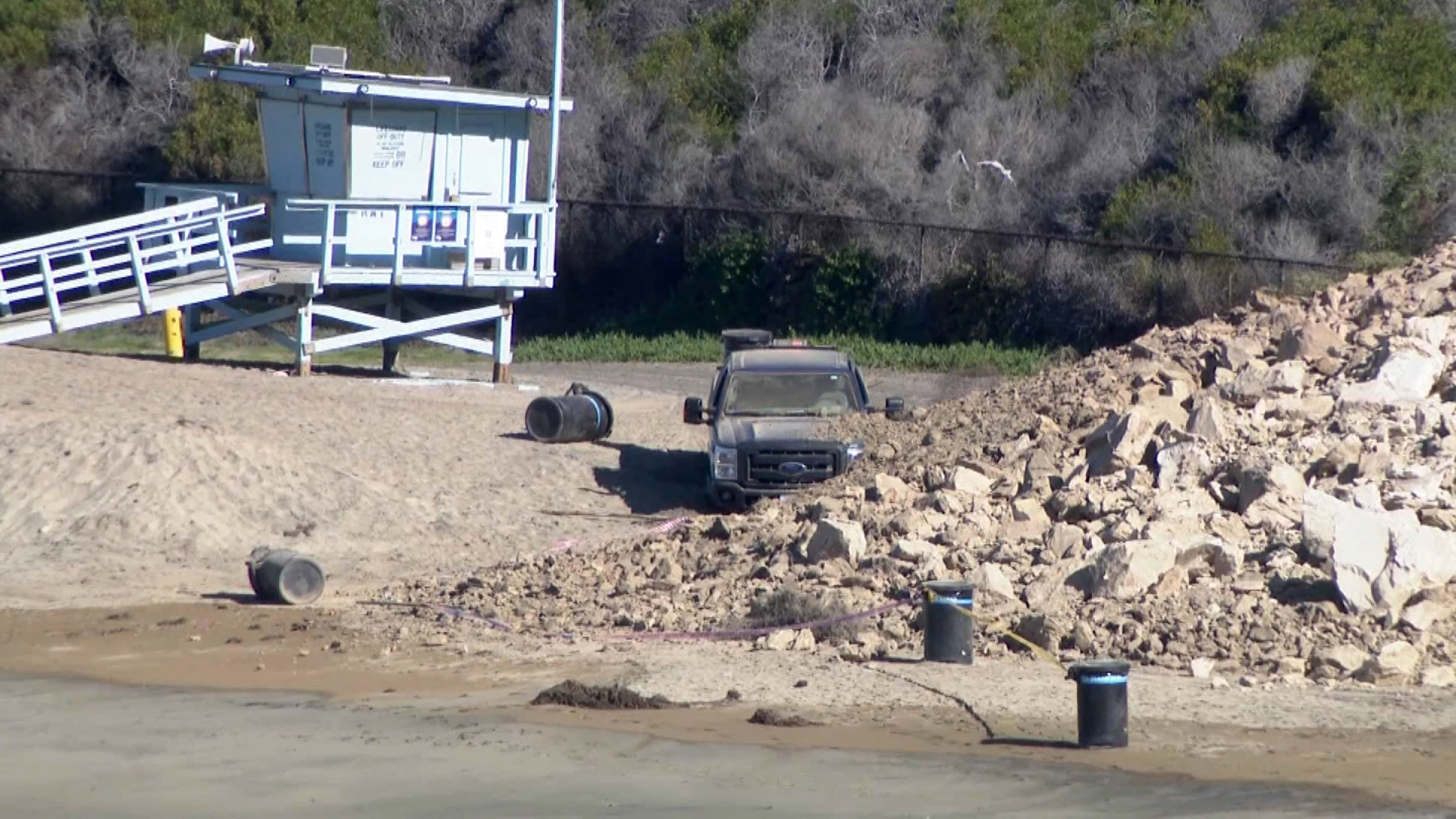 Un acantilado se derrumbó parcialmente el viernes en Palos Verdes Estates, California.  