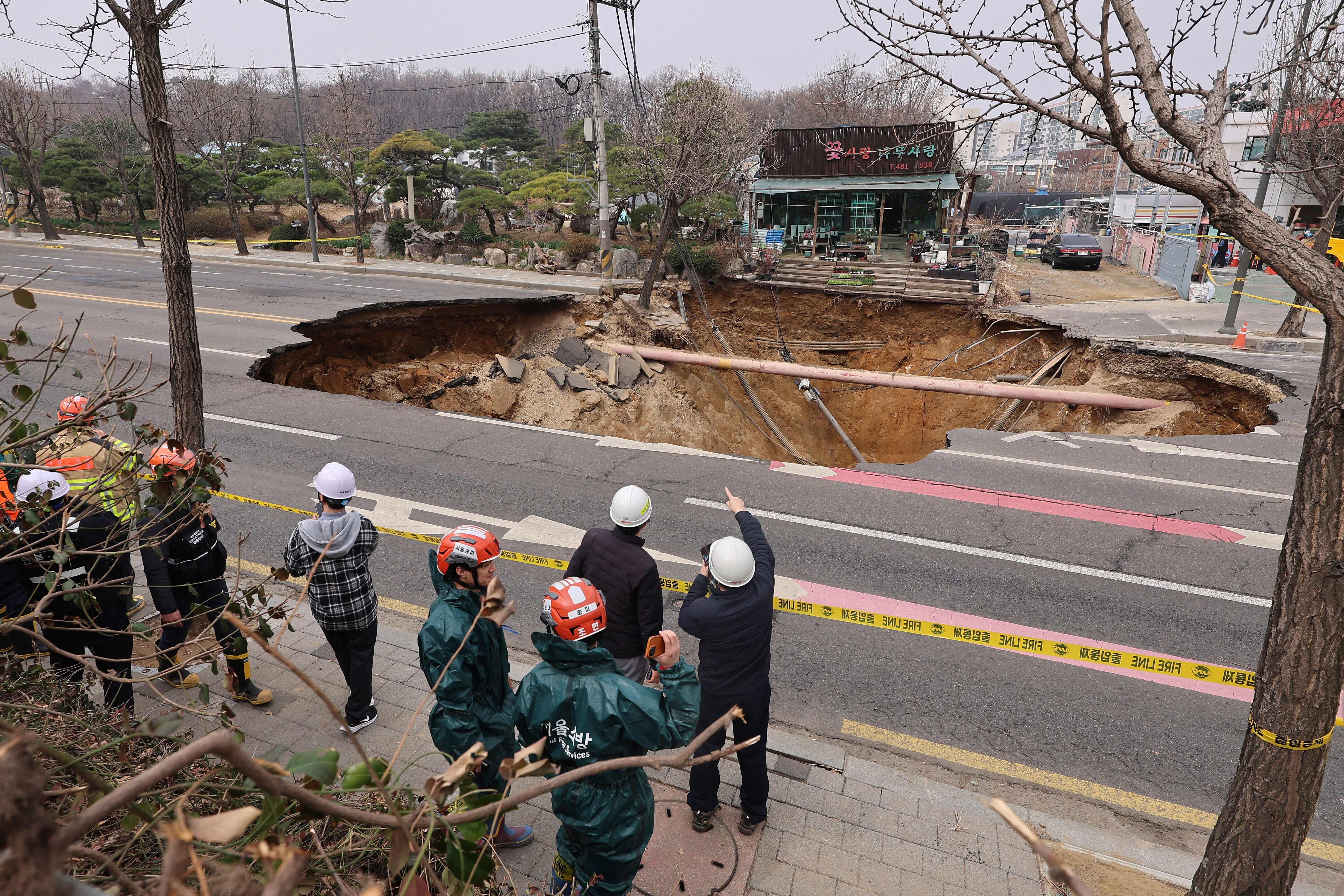 Motorcyclist who fell into Seoul sinkhole found dead after search
