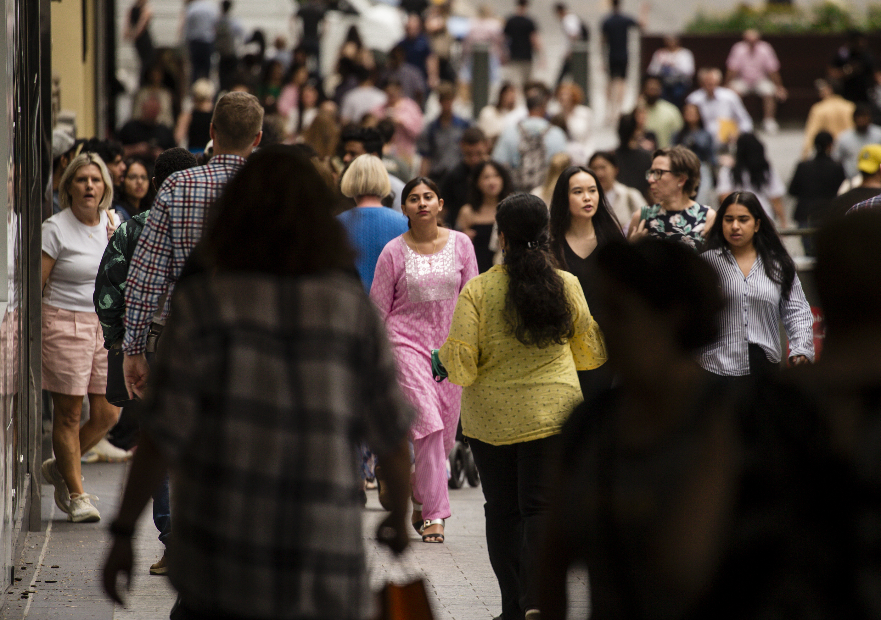 Aussies still pessimistic about economy despite easing inflation