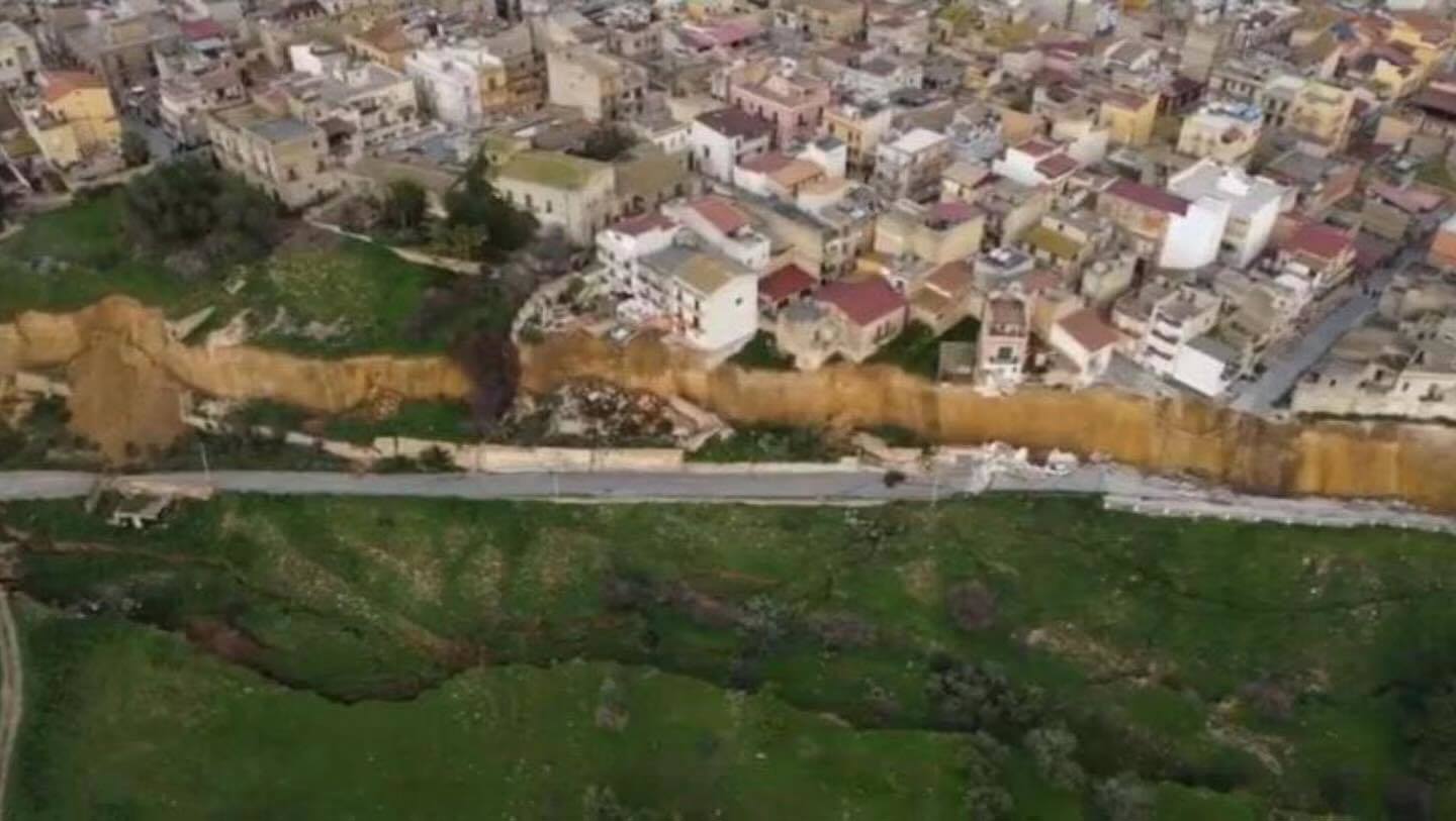 More than 1500 people have been forced to evacuate after a 4km-long landside in an idyllic Italian town left homes teetering on the edge of a cliffside.