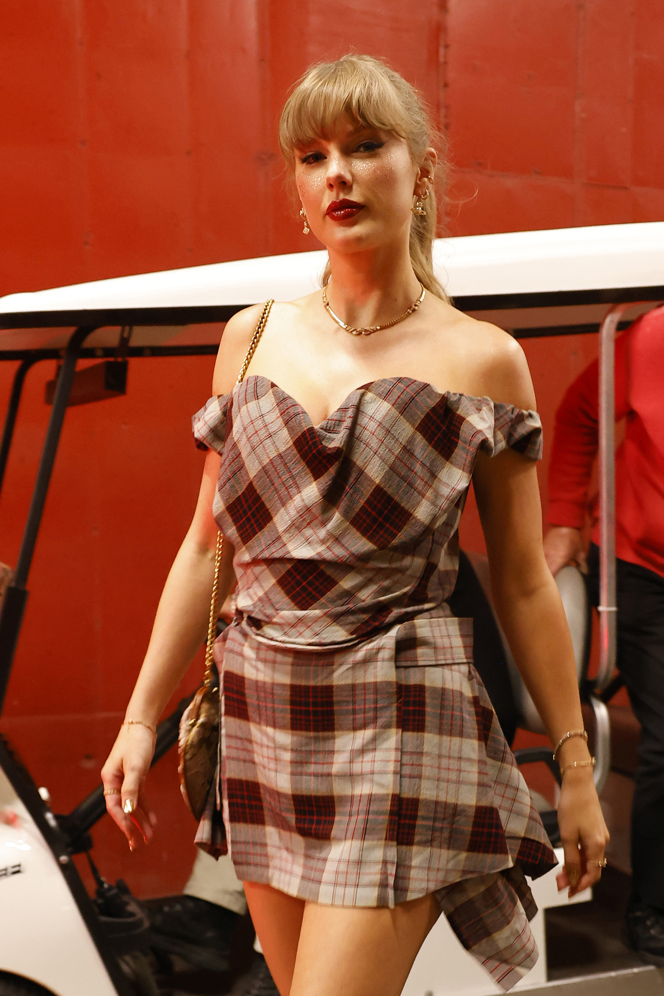 Taylor Swift arrives prior to a game between the Kansas City Chiefs and the New Orleans Saints at GEHA Field at Arrowhead Stadium on October 07, 2024 in Kansas City, Missouri. 