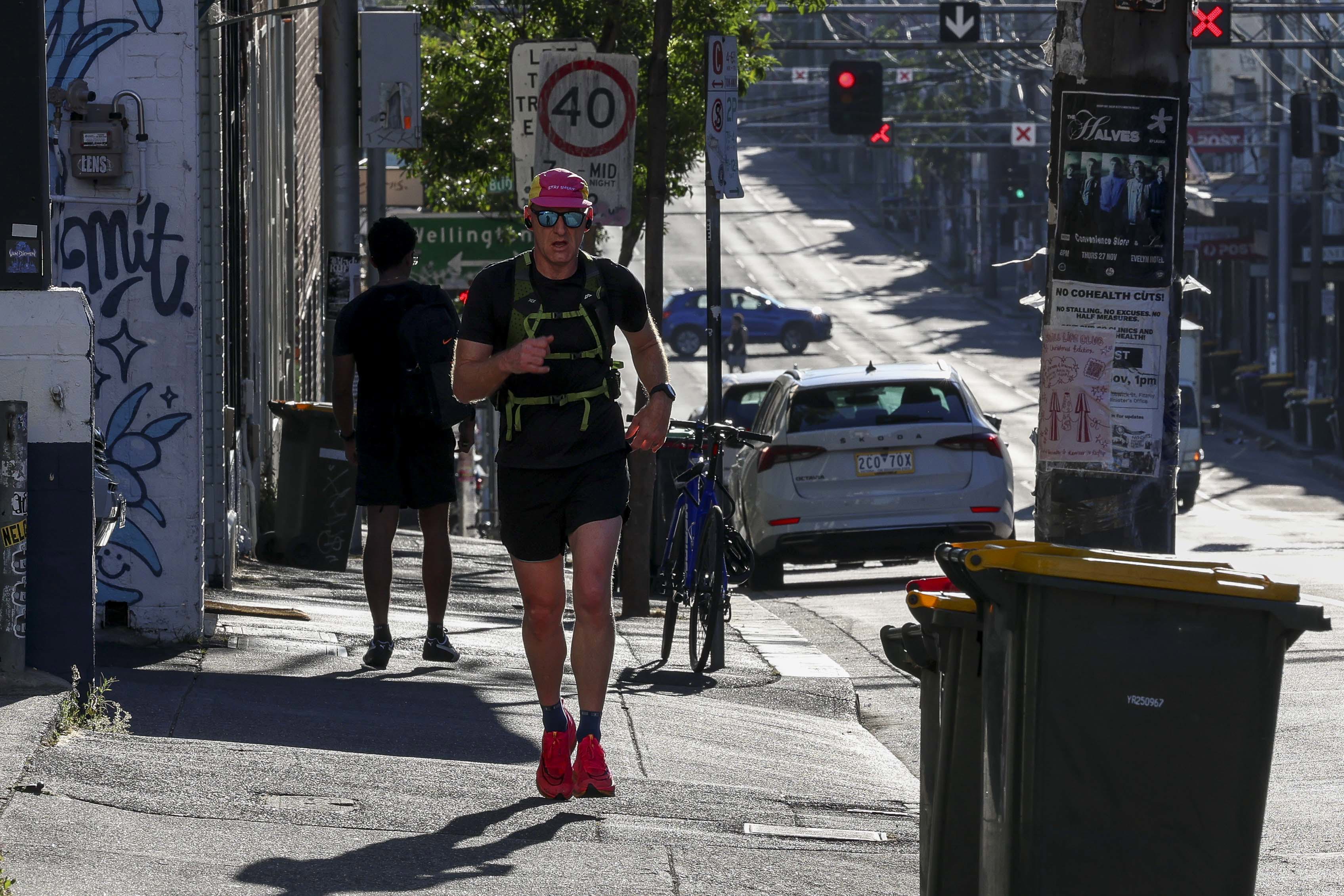 Morning foot traffic in Collingwood on an extreme hot day. 7 January 2026. Photo: Eddie Jim.