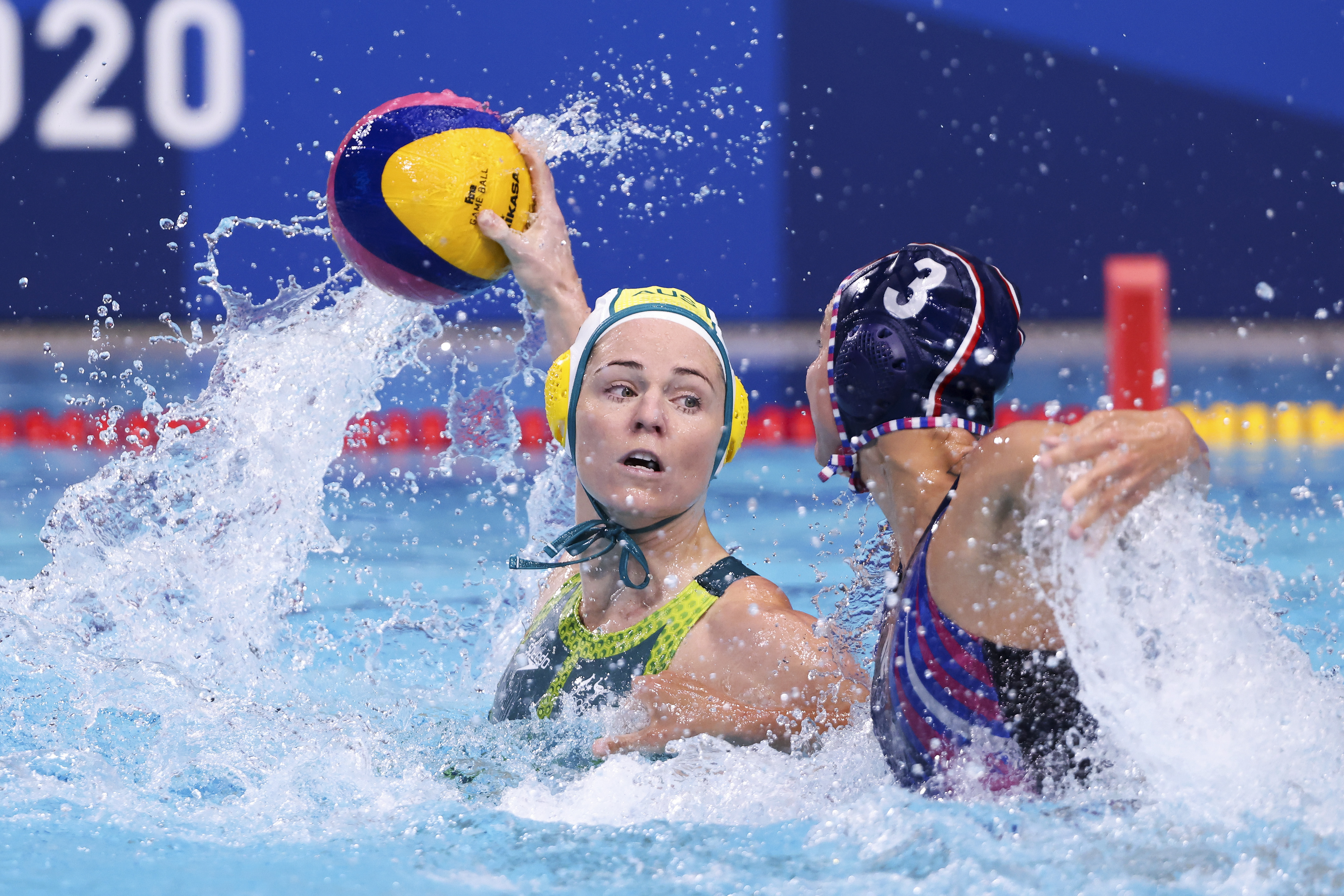 Keesja Gofers gets ready to shoot.