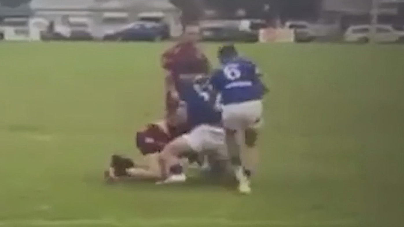 Video perkelahian liar Curtis Scott di pertandingan footy semak, dikeluarkan dari lapangan, menghadapi sanksi NSWRL