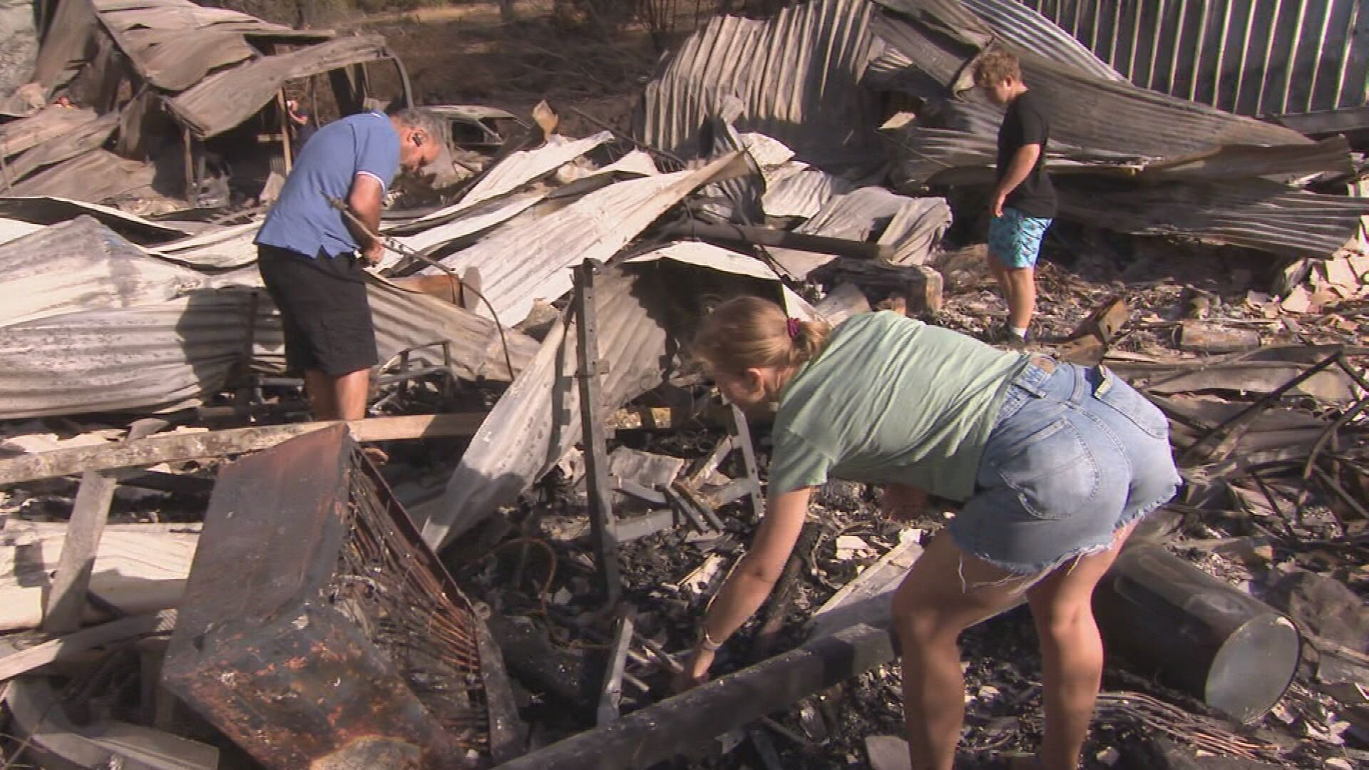 Fresh emergency warnings issued over Perth fires after homes flattened in minutes