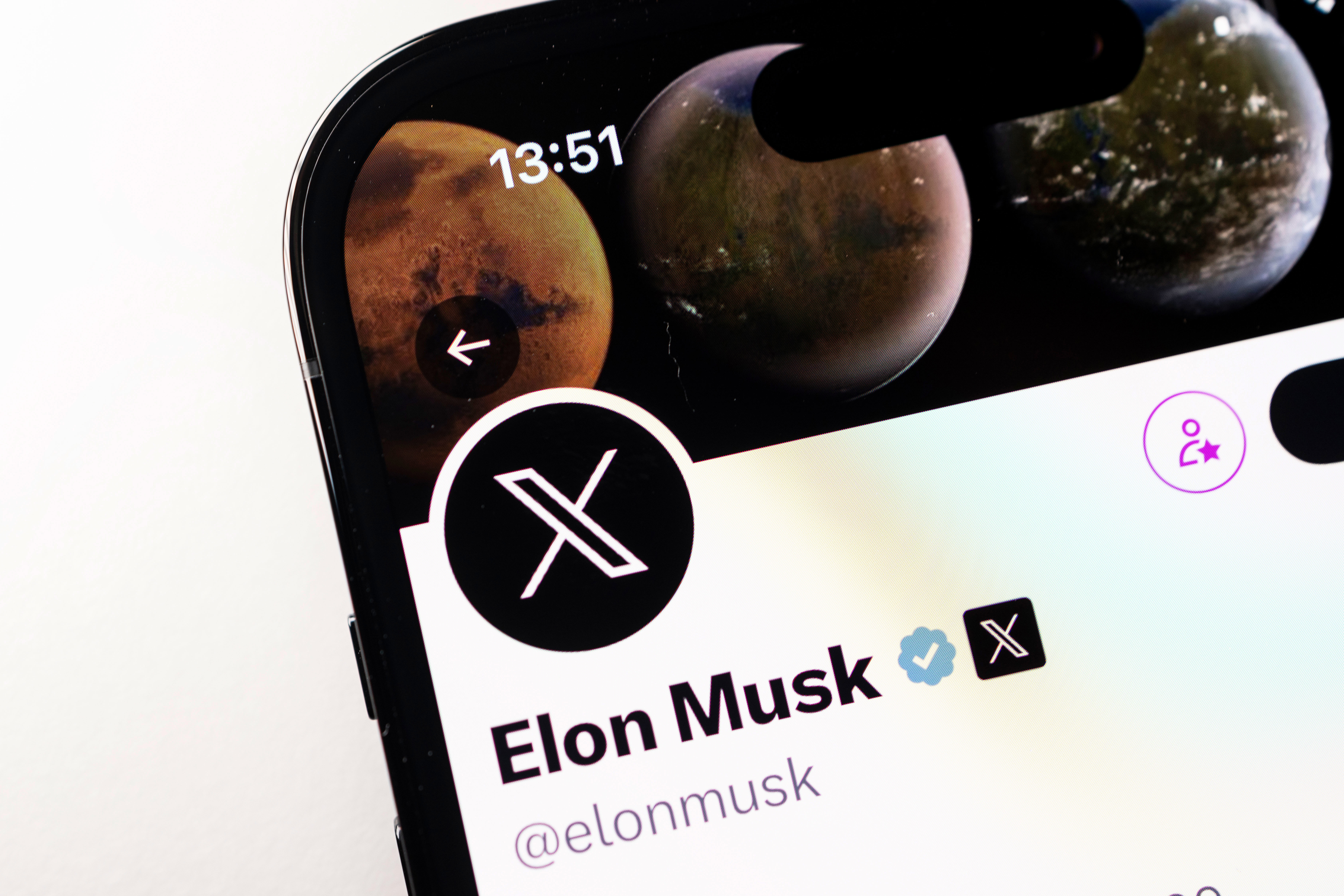 La página de Twitter de Elon Musk con el nuevo logo X