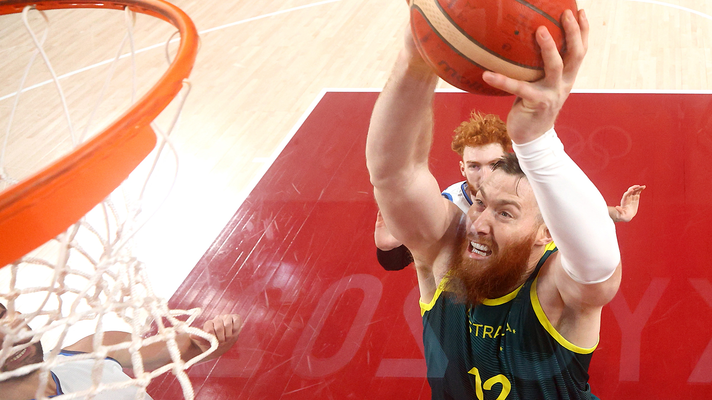 Aron Baynes dunks on Italy