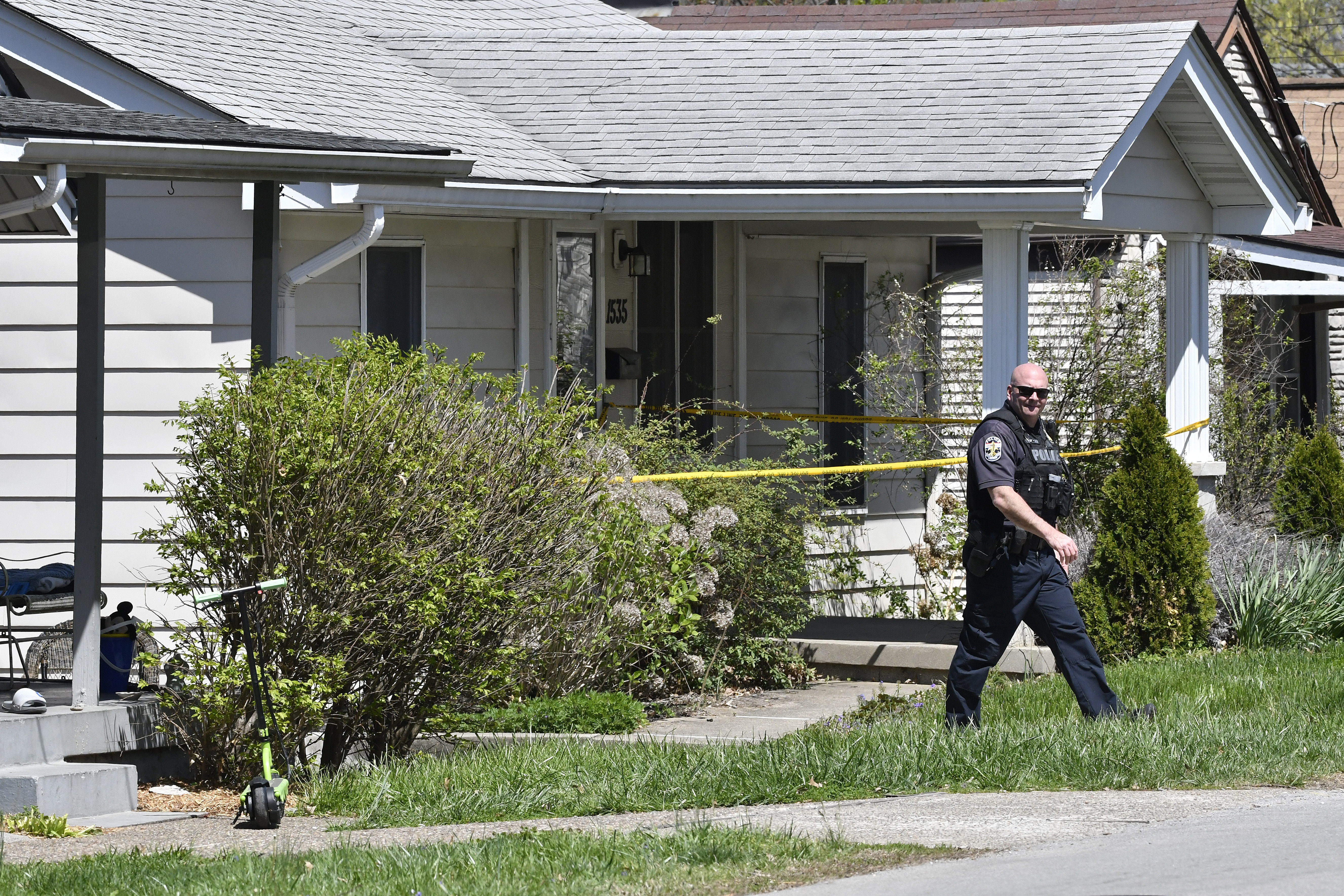 Policía: tirador de Louisville compró legalmente un arma hace una semana