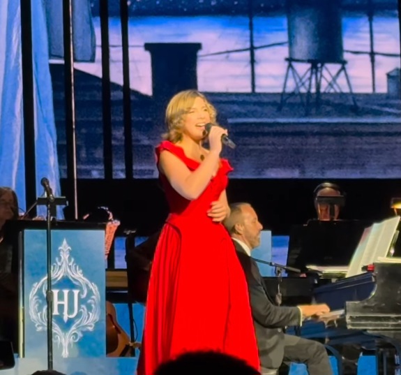 pink and daughter perform